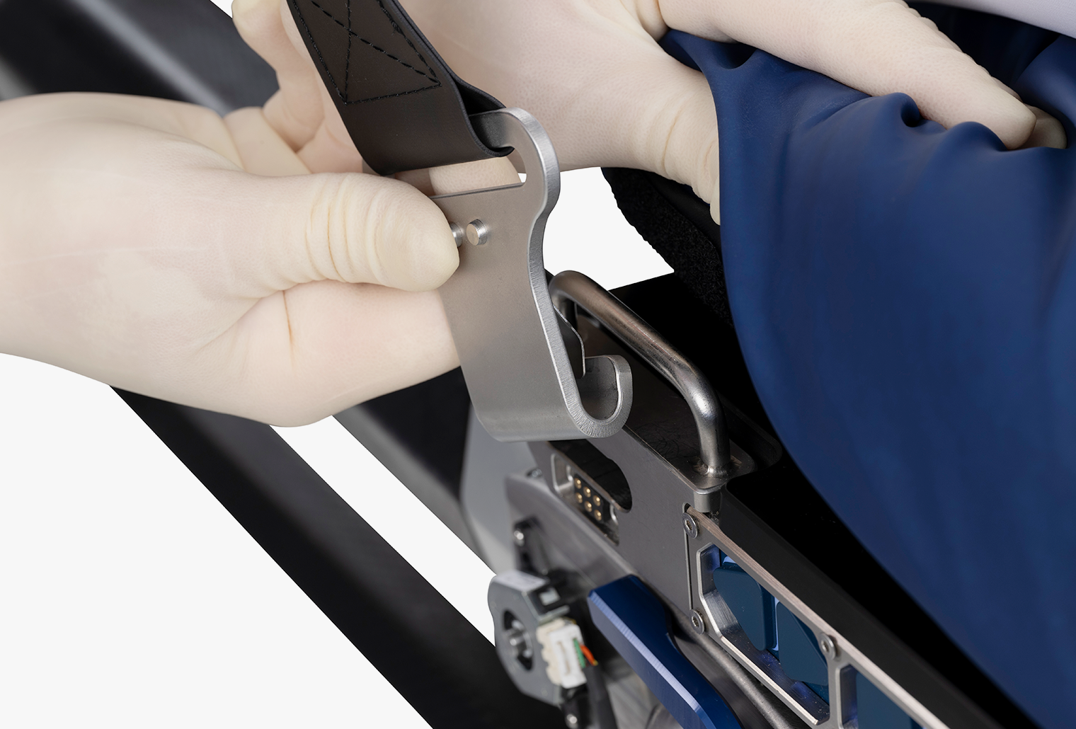 Adante_Installing_Positioning Patient Strap_2